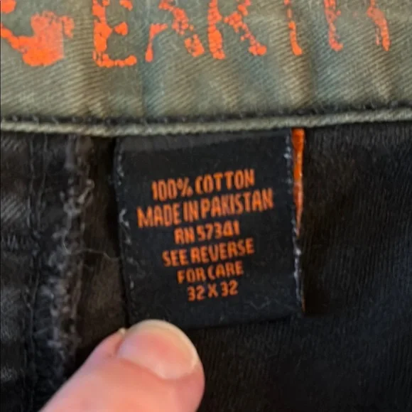 Sacred Earth Black Cargo Shorts with Relaxed Fit and Belt Loops - Picture 3 of 4